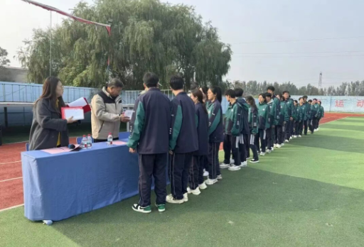 1761619867453002.png 石家庄白求恩医学院军训汇演02.png