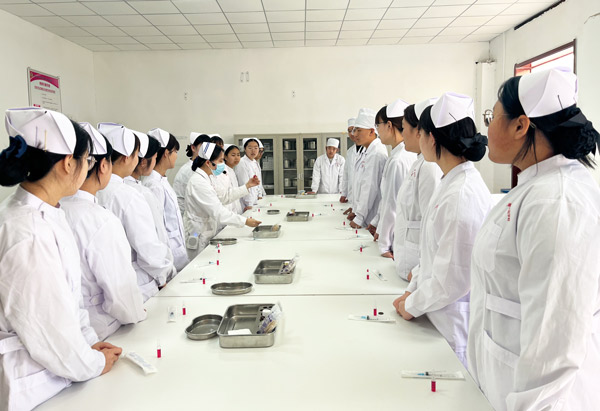 石家庄白求恩医学中等专业学校学医好不好.jpg